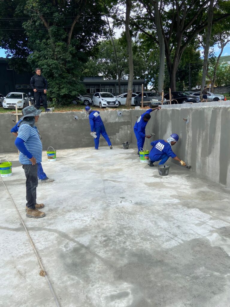 Impermeabiliza O De Piscina De Concreto Enterrada Viapol